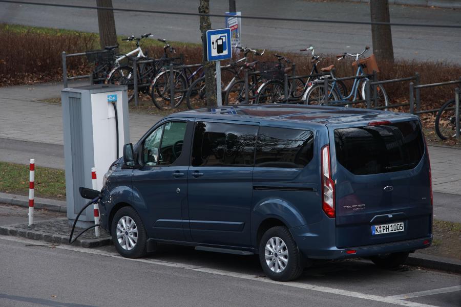  Ford Tourneo Custom PHEV 2019 года  (WW) (фото 38 из 39)